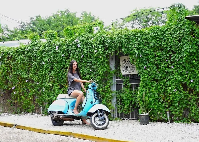 The Backside House - Women Only - Hostel *