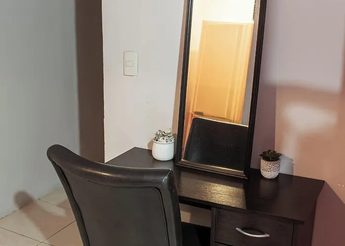 The Backside House - Women Only - * Tamarindo